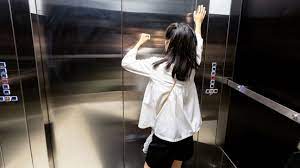 Rêver d'être coincé dans un ascenseur signification 